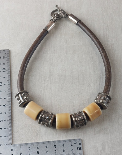 Ancien collier rigide torque - /,