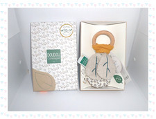 $ - Doudou Hochet Bois Abeille