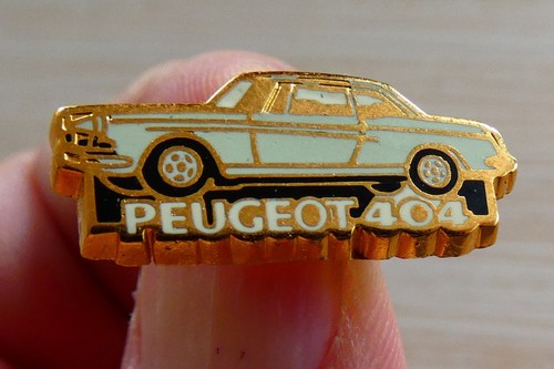 Pin voiture peugeot 404 - pin's,