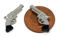 Maison de Poupées Pistolet Revolver Paire Non Fonctionnelle Miniature 1:12 Déco