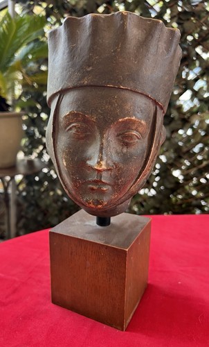 Medieval female head solid - female,