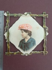 Y17 découpis gauffré dos vierge 7 cm large circa 1890 Enfant dans cadre végétal