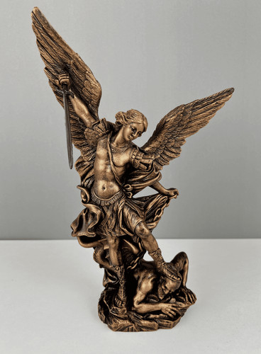 Statue saint michel vainquant - saint-michel,