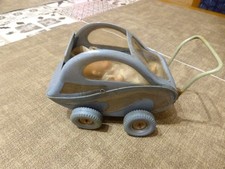 Jouet. Voiturette et son