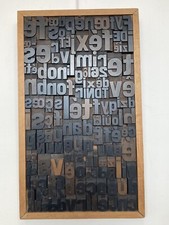 Grand Tableau En Lettres Et Caractères D’imprimerie. 71 X 41,5 cm