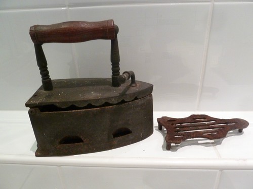 Ancien fer repasser braise - ancien, a