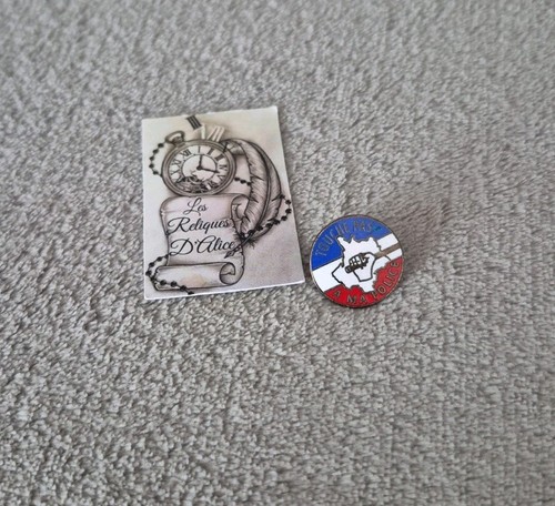 Pin touche pas - pin's, ma