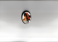 Jolie Broche Vintage FEMME au Chapeau en Plastique