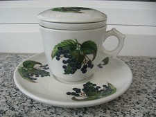 TASSE à INFUSION /SOUC PORCELAINE DE PARIS FRUITS SAUVAGES