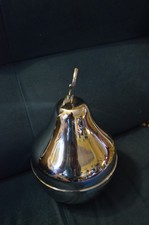 GRANDE POIRE EN METAL VINTAGE.CAVE A LIQUEUR.SEAU A GLACONS