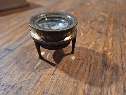 Ancienne loupe marine - marine, tripode