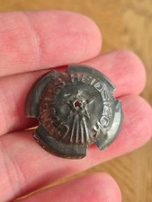 capsule de champagne charles heidsieck numero ?? E e K manque 1 patte tres rare