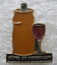 Pin's Bouteille et verre de Vin Rouge Le Côtes du Roussillon #B2