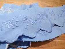 Linge ancien 1 bande de coton bleu avec broderies de fleurs bleues    ( réf 45 )