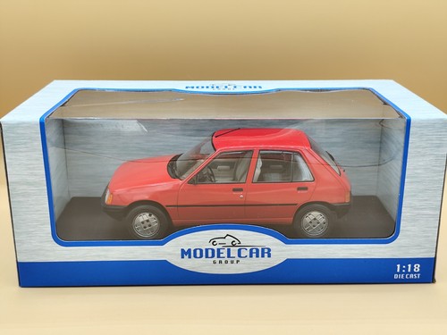 Peugeot 205 rouge 1984 - 1/18,