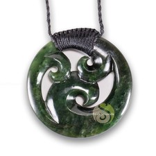 Pendentif Maori jade vert triple koru Maori art Nouvelle-Zélande fait main