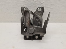 Système attache capot moteur