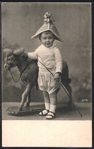 Enfant heureux avec - un, cheval
