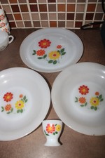 2 assiettes creuses +1