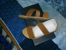 NEUVES CUIR SANDALES 38