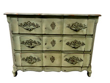 Commode arbalète de style