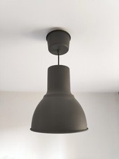 Lampe à suspendre . Plafonnier . Suspension industrielle