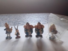 5 petites figurines Astérix/Obélix/Falbalas/Assurancetourix Bridelix 1999