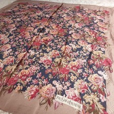 Foulard en soie Yves Saint