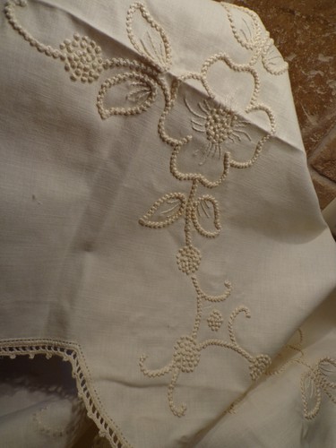 Vintage hand embroidered - hand,