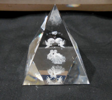 COUPLE D'ANGES PRESSE PAPIER , CISELAGE AU LASER SUR PIECE DE CRISTALINE,TBEG