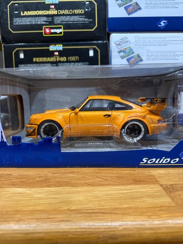 Porsche 911 964 rwb - 1/18,