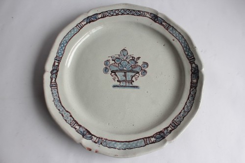 Plat cul noir faïence - , rouen