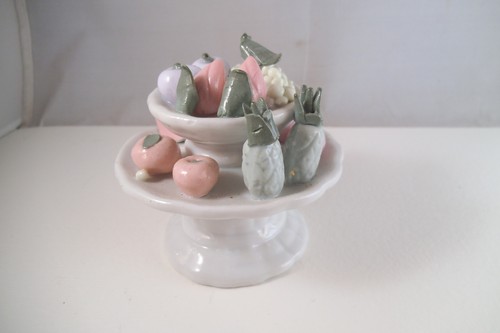 Unmarked ceramic fruit - ceramic, basket