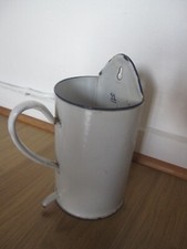 Ancien   pot à lavement en acier émaillé blanc