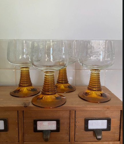 Lot verres à - 4, vin