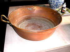 GRANDE BASSINE à CONFITURE  en CUIVRE- ORIGINALE