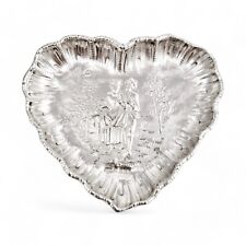 Hanau Argent en Forme de Cœur Bibelot Plat Avec Courting Couple En Village Scene