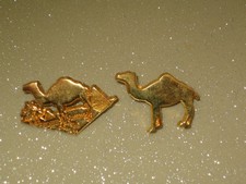 PIN'S ARTHUS BERTRAND - lot de 2