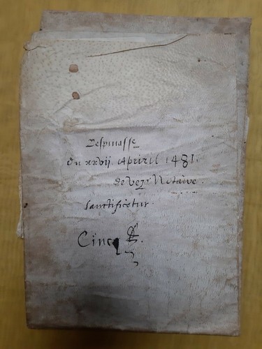 Manuscrit sur parchemin date - manuscrit,