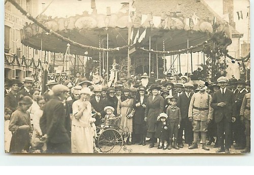 Carte photo groupe devant un - carte-photo,