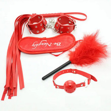 Kit Bondage Rouge 5 Pièces Be Naughty, Menottes, Bâillon, Fouet, Masque, Plumeau