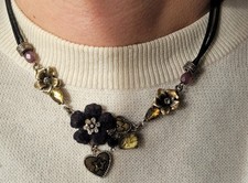 Collier  en métal et pierres