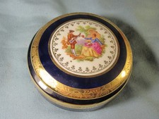 Bonbonnière en porcelaine de REVOL  bleu nuit & or décor la sérénade  Fragonard