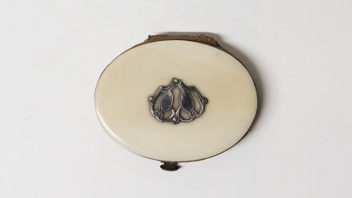 Ancien élégant petit