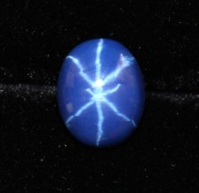 Saphir Etoilé Bleu 6 Branches de Ceylan  de 3,350 ct - Taille Ovale Cabochon