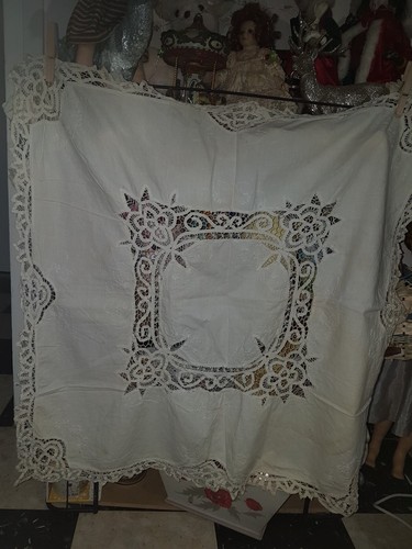 Linge ancien sur nappe - sur, brodé
