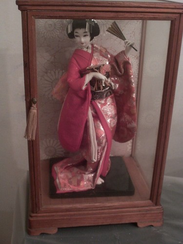 Geisha sous vitrine origine - sous, -origine
