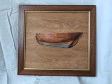 Jolie demi-coque de bateau encadrée
