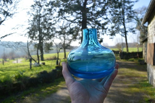 Vase verre bleu signé - verre,