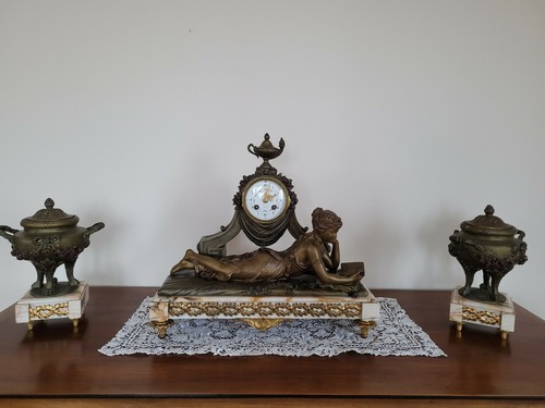 Horloge cassolettes - et,